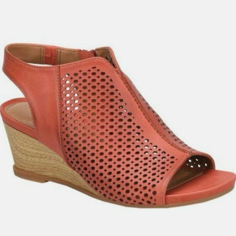 Comfortiva Skylin Wedge Sandals. Coral. 6.5W. NEW WITHOUT BOX‎